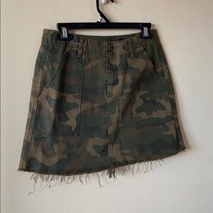 Blank NYC skirt Camouflage olive Green Camo denim Mini Skirt frayed 28 Small